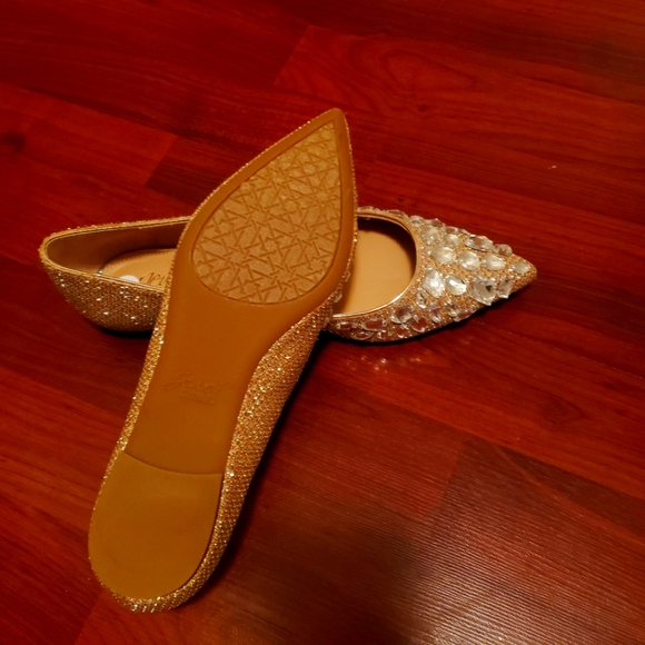 New Badgley Mischka Jeweled Pointed Toe Flats.  Champagne and Silver Comfortable - Picture 8 of 9
